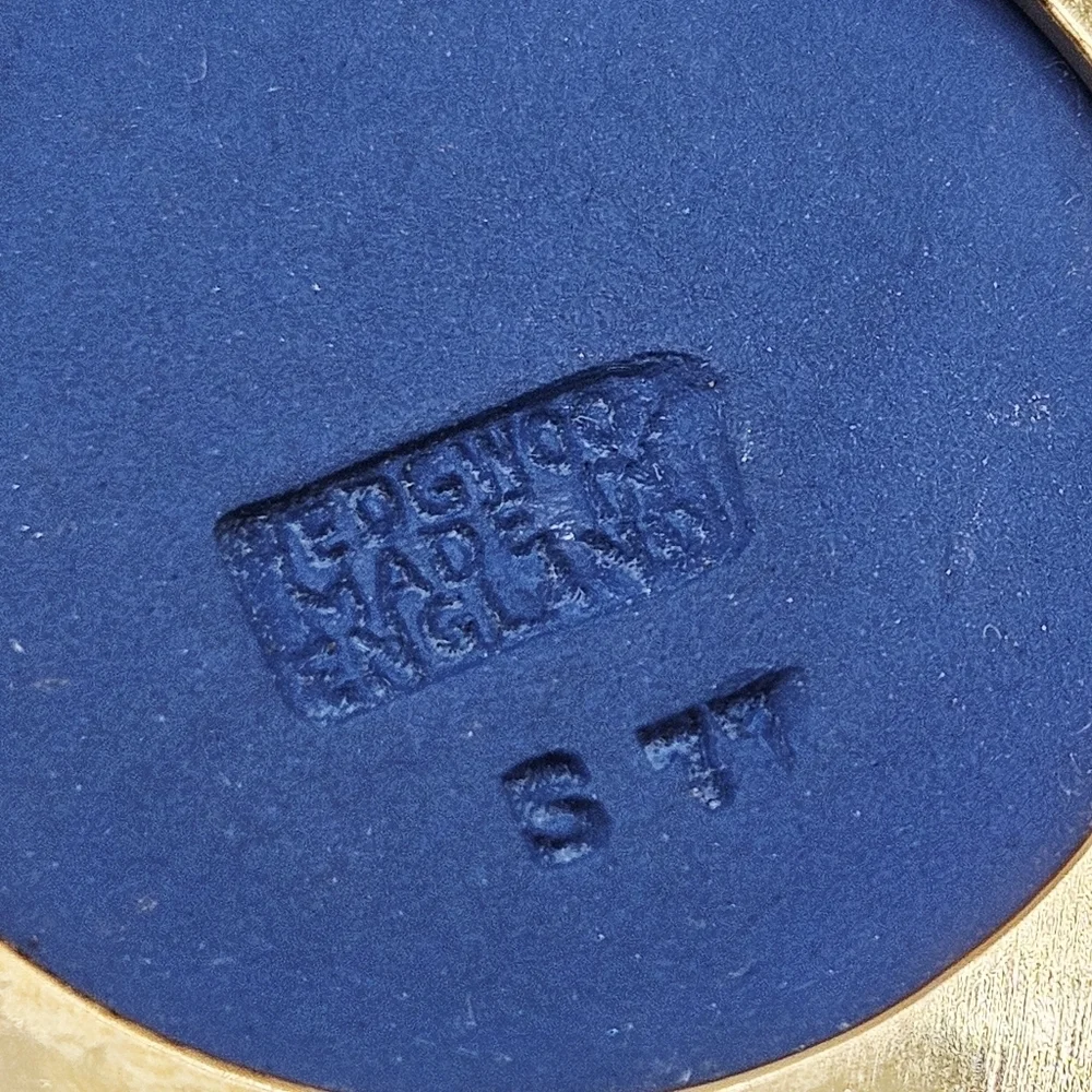 VINTAGE Wedgwood Jasperware Gold Filled Circle Pendant Made in England Signed